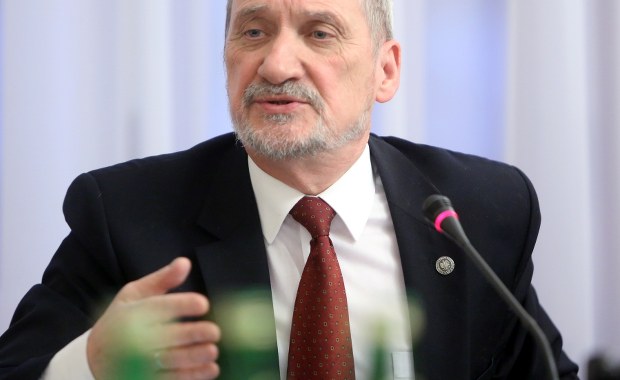 Sąd odmówił umorzenia procesu ws. organizacji lotu do Smoleńska. Macierewicz: To naturalna decyzja