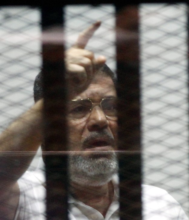 Sąd skazał byłego prezydenta Mursiego na 20 lat więzienia /KHALED ELFIQI   /PAP/EPA