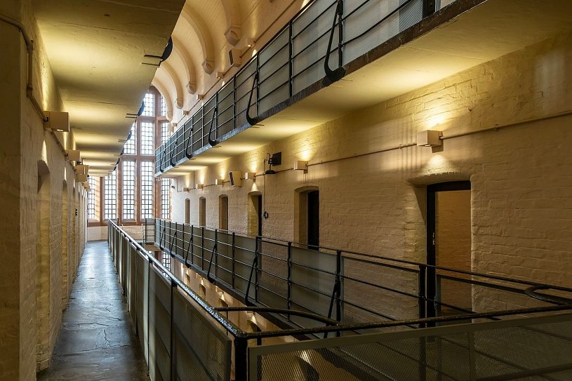 Sąd skazał ją na 43 lata za obrazę majestatu. Król Tajlandii ułaskawił więźniów