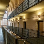 Sąd skazał ją na 43 lata za obrazę majestatu. Król Tajlandii ułaskawił więźniów