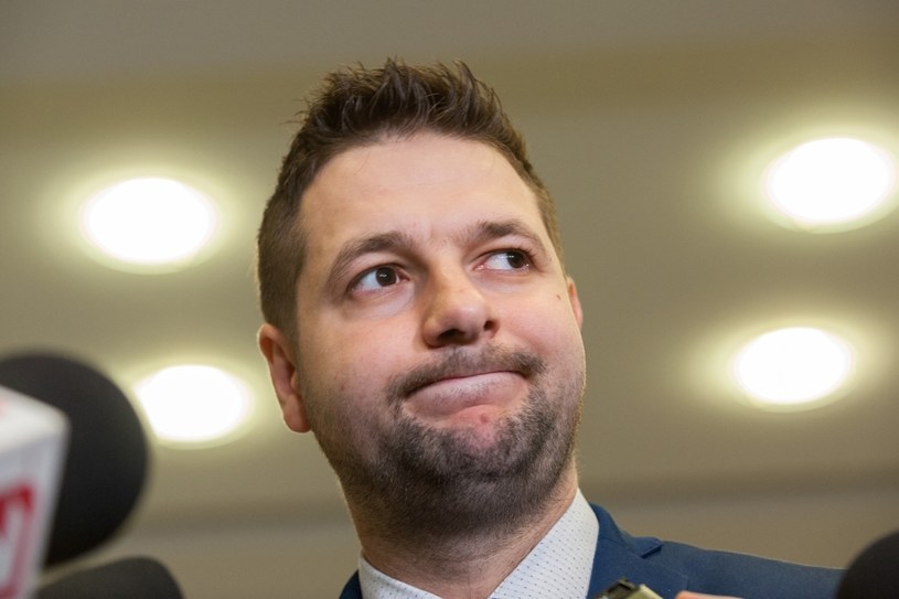 Sąd umorzył sprawę okupujących biuro poselskie Patryka Jakiego /Grzegorz Krzyzewski /East News