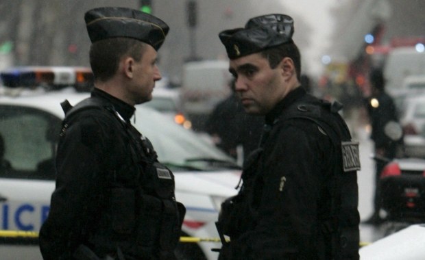 Sąd we Francji: Antyterrorystyczny stan wyjątkowy nie łamie zasad demokracji