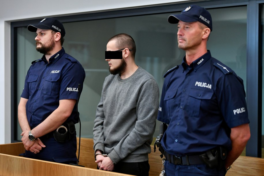 Sąd wydał wyrok w procesie 24-latka oskarżonego o śmiertelnie potrącenie 6-letniej dziewczynki na przejściu dla pieszych przy czerwonym świetle dla samochodów w Wejherowie w grudniu 2021 r. /Adam Warżawa /PAP