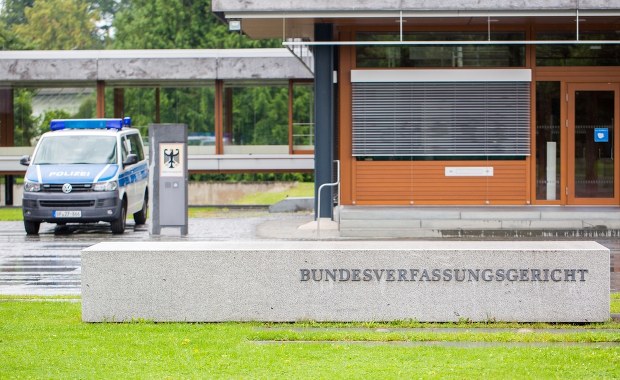 Sąd z ponurą przeszłością. Trybunał Konstytucyjny RFN musi pożegnać się z mitem