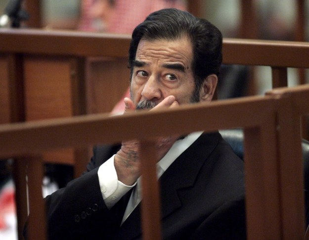 Saddam Husajn przed sądem /ERIK DE CASTRO /PAP/EPA