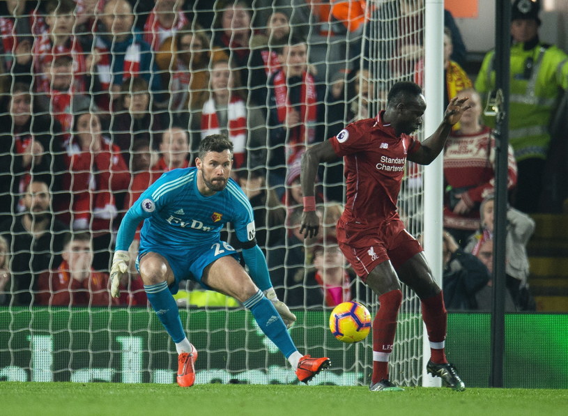 Sadio Mane strzela gola dla Liverpoolu /PAP/EPA