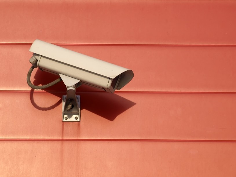 Sądy coraz częściej orzekają więc, że kamery naruszają prywatność osób postronnych /123RF/PICSEL
