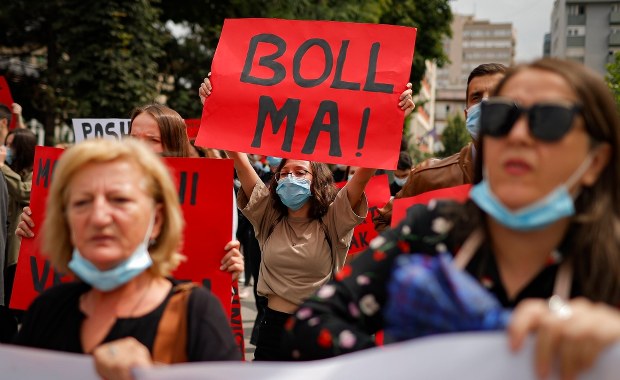 Sadystyczny mord na 18-latce. Mieszkanki Kosowa wyszły na ulice