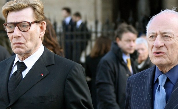 Sadyzm, marokańscy młodzieńcy, pedofilia. Skandal wokół książki b. szofera dyktatora mody