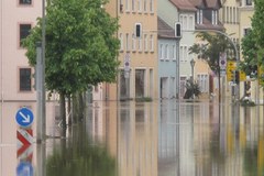 Saksonia walczy z powodzią. Tak wygląda zalana Grimma