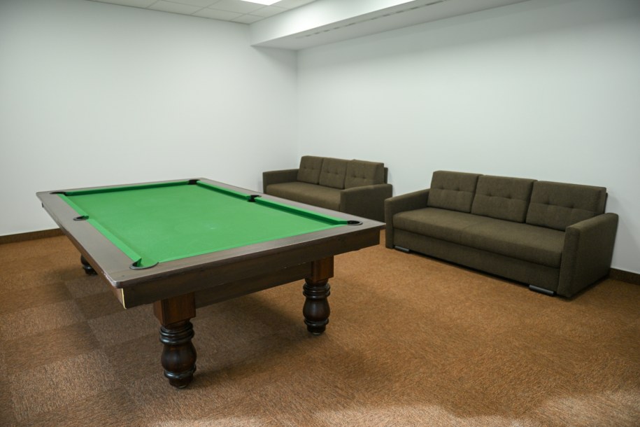 Sala bilardowa w wyremontowanym akademiku /Marcin Obara /PAP