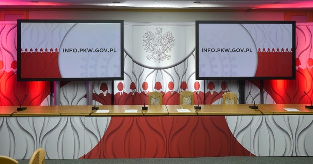 Sala konferencyjna Państwowej Komisji Wyborczej w Warszawie /Radek Pietruszka /PAP