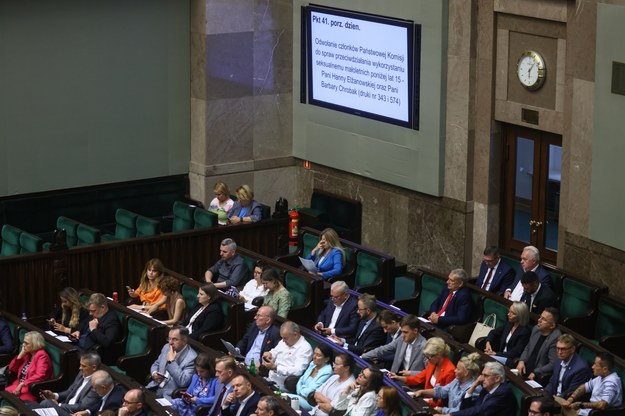 Sala obrad. Sejm odwołał dwie członkinie komisji ds. pedofilii / PAP/Leszek Szymański /PAP