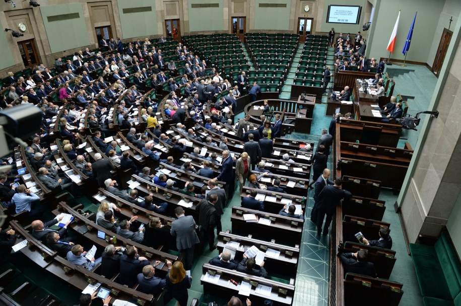 Sala plenarna podczas obrad /Jacek Turczyk /PAP