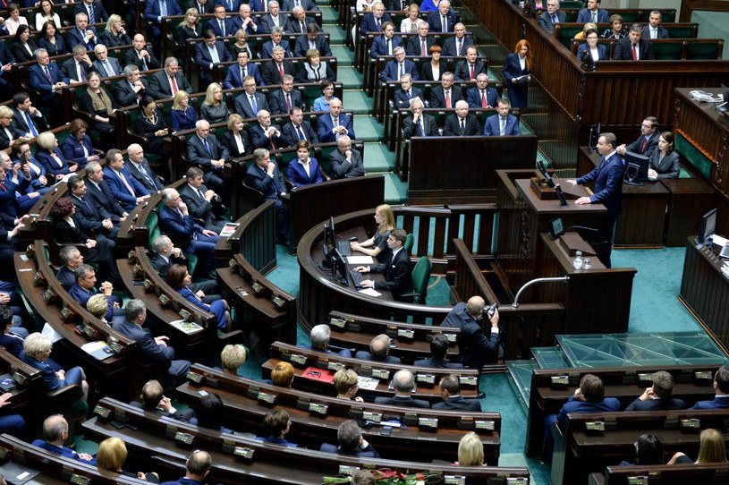 Sala sejmowa dziś wypełniona po brzegi /Paweł Supernak /PAP