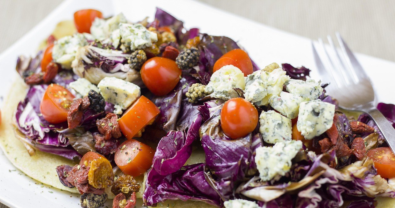 Салат радічіо можна вживати як у сирому вигляді, так і тушкованим /pixabay.com