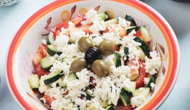 Sałatka idealna na kolację. Jest sycąca, a jednocześnie lekka