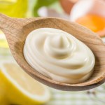 Sałatka jarzynowa będzie jeszcze zdrowsza. Wystarczy zamienić jeden składnik