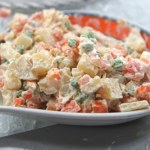 Sałatka jarzynowa nie podejdzie wodą i szybko nie skwaśnieje. Wystarczy zrobić jedną rzecz