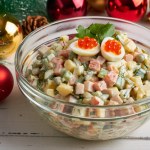 Sałatka jarzynowa psuje się po 2 dniach? Zrób to, a postoi w lodówce ponad tydzień