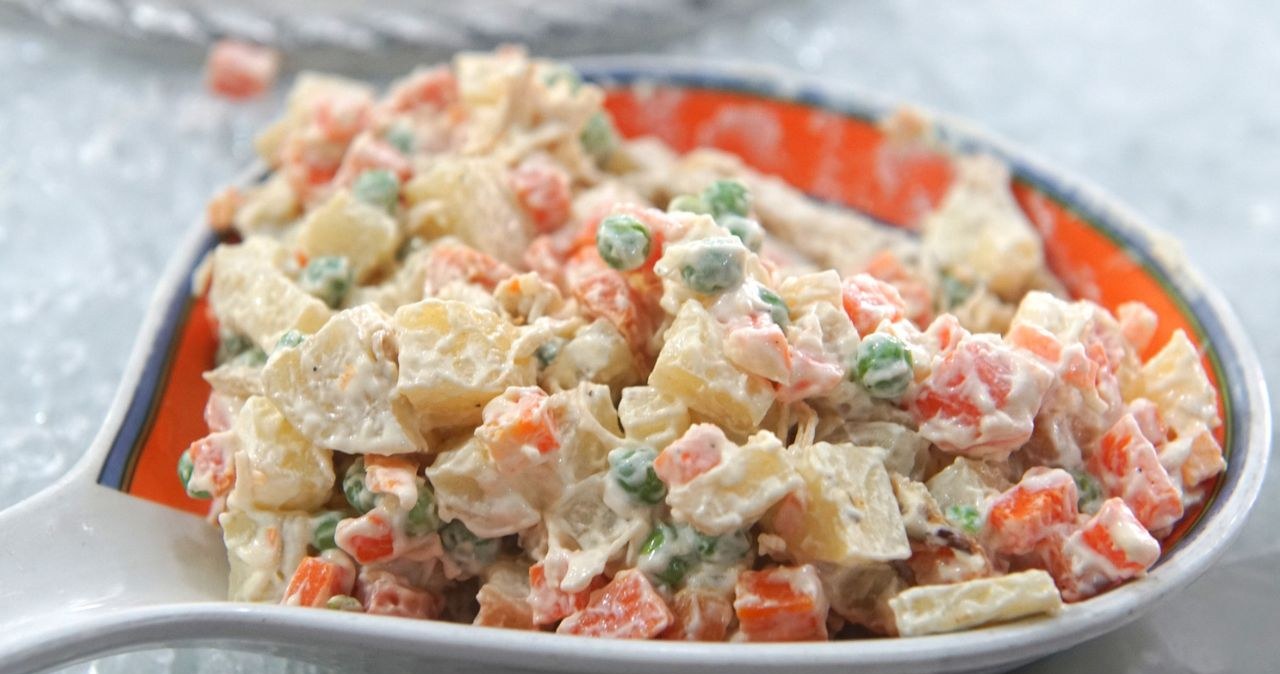 Sałatka jarzynowa to tradycyjna przekąska na święta i uroczystości rodzinne /imagemax /123RF/PICSEL