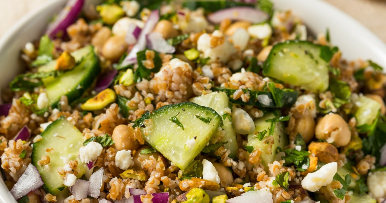 Sałatka Jennifer Aniston. /Brent Hofacker /123RF/PICSEL