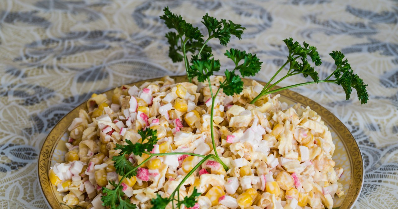 Sałatka karnawałowa jest bardzo kremowa dzięki majonezowi /maximys15 /123RF/PICSEL