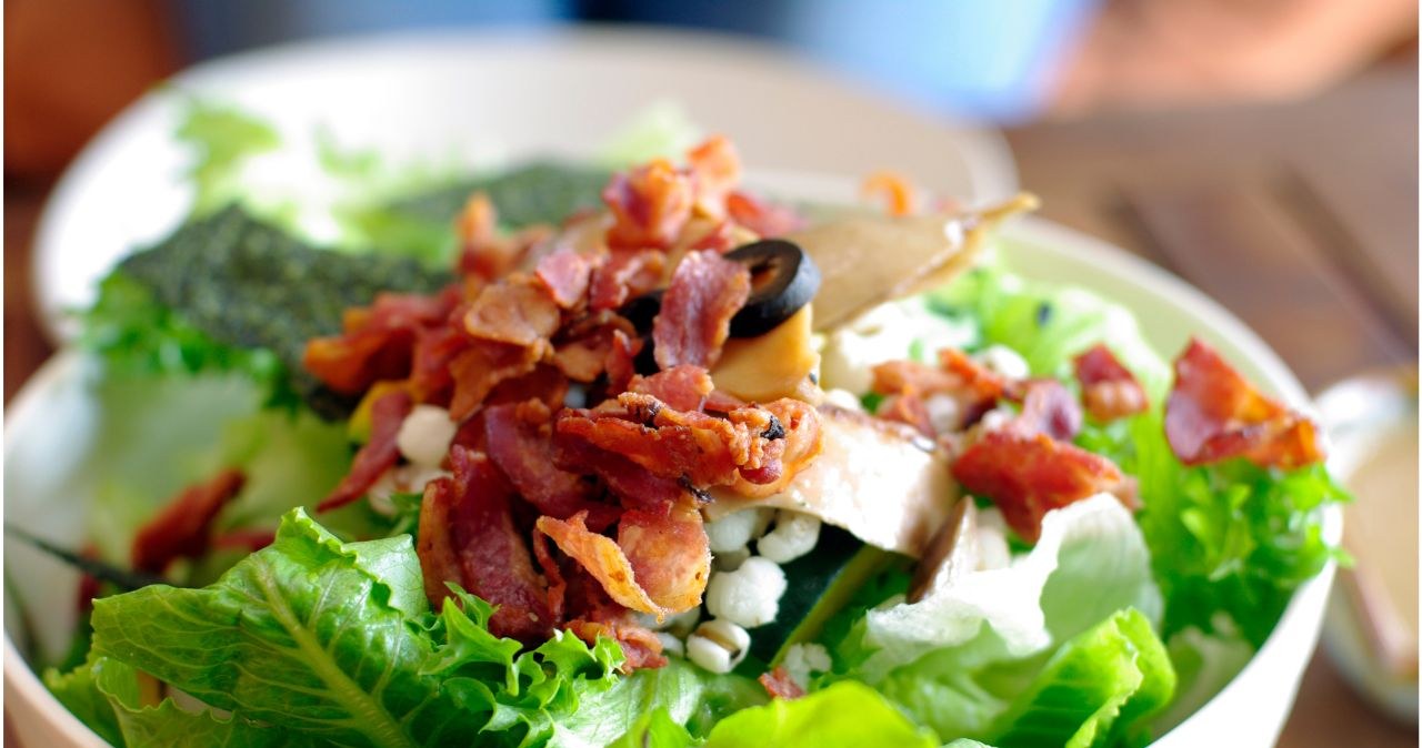 Sałatka książęca to idealna przekąska na przerwę w pracy /glowonconcept /Canva Pro