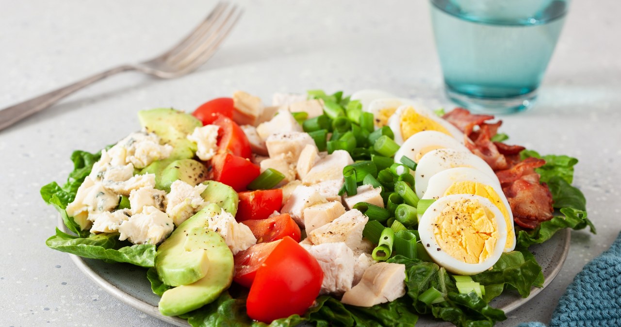 Sałatka, która pysznie smakuje i apetycznie wygląda. Dobra na każdą okazję /Pixel