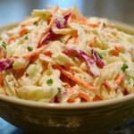 Sałatka, którą warto dodać do kebaba. Jest zdrowa i podbija smak mięsa