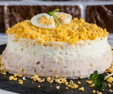 Sałatka Mimoza na święta i sylwestra. Kremowa jak jarzynowa, ale z wyrazistym dodatkiem