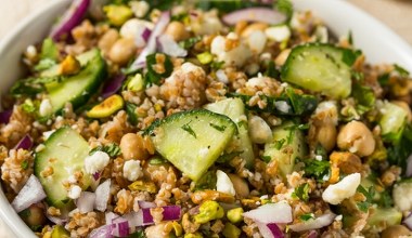 Sałatka na smukłą talię i alabastrową skórę. Robię z oryginalnego przepisu gwiazdy "Przyjaciół" 