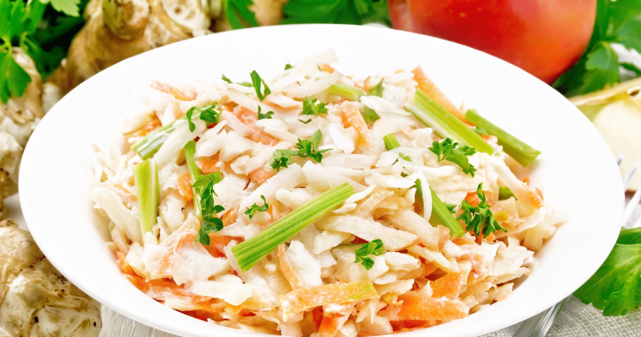 Sałatka z topinamburem to pyszna alternatywa dla sałatki jarzynowej /kostrez /123RF/PICSEL