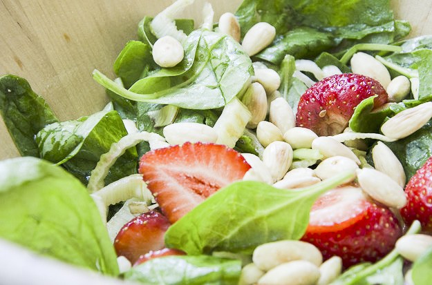 Sałatka z truskawkami /Malwina Zaborowska /RMF FM