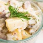 Sałatkę kociewską robię z przepisu Magdy Gessler. To hit każdej imprezy