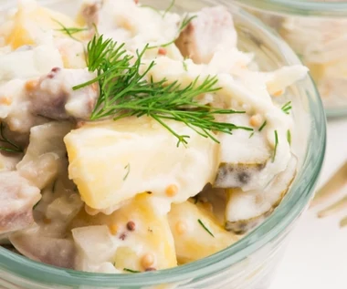 Sałatkę kociewską robię z przepisu Magdy Gessler. To hit każdej imprezy