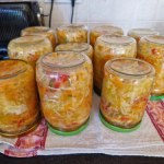Sałatkę z cukinii robię do słoików. Zimą tylko otwieram i cieszę się porcją warzyw