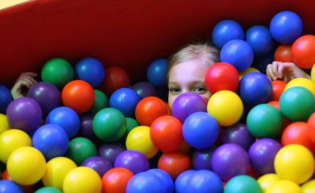 Sale zabaw dla dzieci pominięte w planie luzowania obostrzeń. Dlaczego?