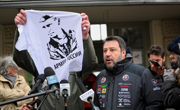 Salvini w Przemyślu. Dostał od prezydenta miasta koszulkę z wizerunkiem Putina 
