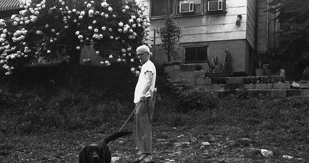 Sam Carr i jego labrador Harvey - według Berkowitza to właśnie oni zmusili go do popełnienia zbrodni /New York Daily News /Getty Images