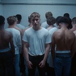 Sam Fender o cichej epidemii samobójstw wśród mężczyzn. Zobacz teledysk "Dead Boys"