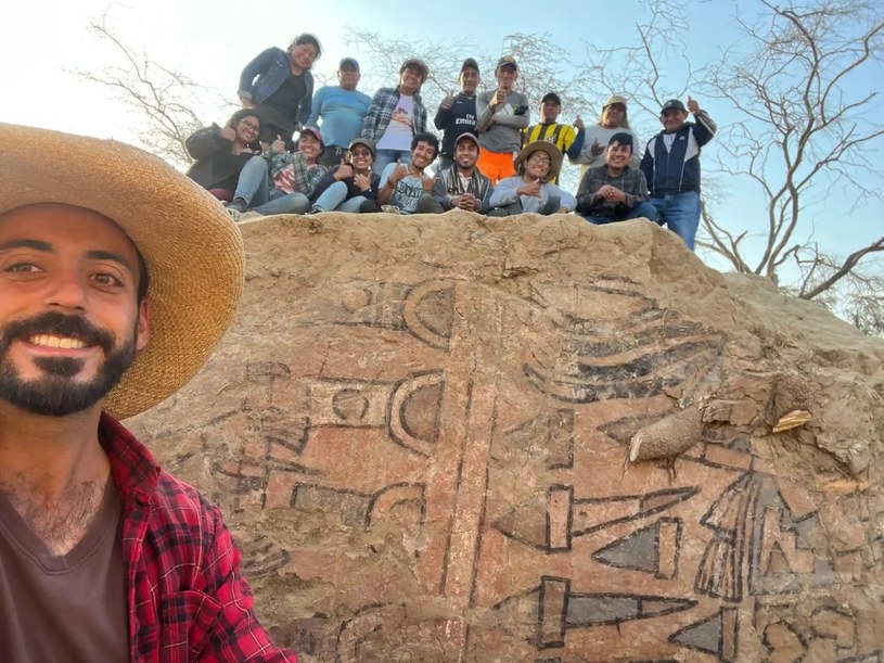 Sam Ghavami wraz ze swoją drużyną peruwiańskich archeologów na głównej ścianie fresków /Sam Ghavami /AFP
