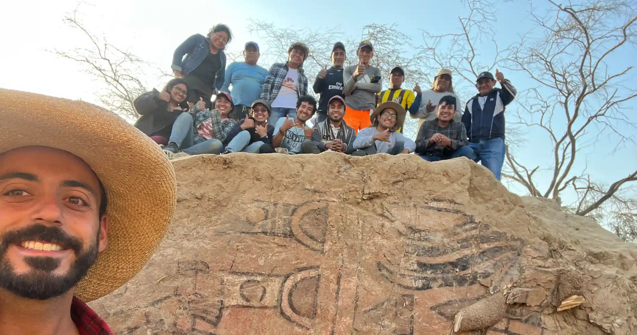 Sam Ghavami wraz ze swoją drużyną peruwiańskich archeologów na głównej ścianie fresków /Sam Ghavami /AFP