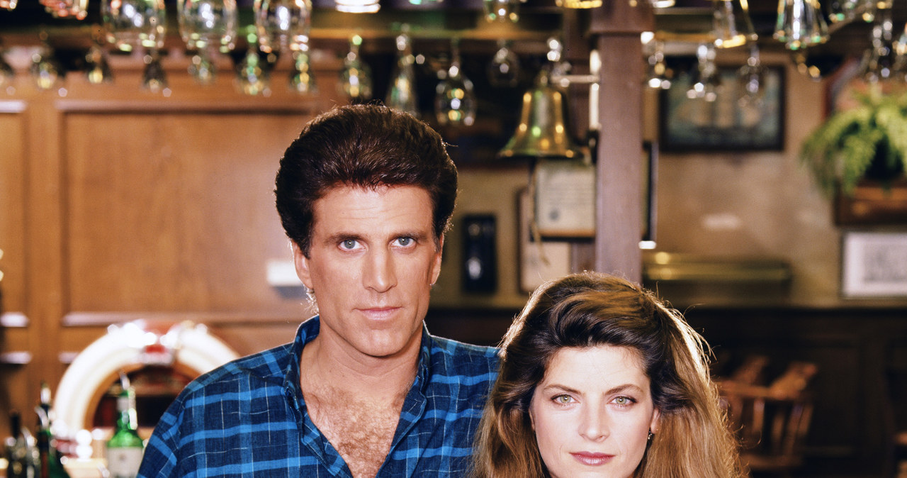 Sam Malone i Kirstie Alley w serialu "Zdrówko!" /NBCU Photo Bank/NBCUniversal /Getty Images