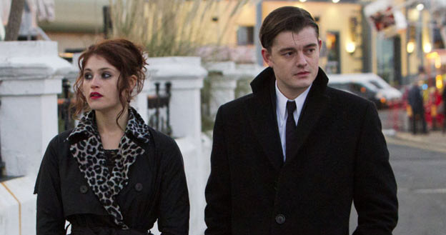 Sam Riley (P) jako postępowy wampir z wampirzycą Gemmą Arterton (L) /materiały dystrybutora