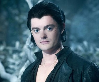 Sam Riley w scenie z filmu "Czarownica"