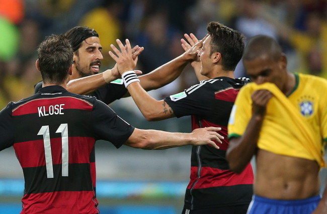 Sami Khedira, Miroslav Klose i Mesut Oezil /PAP/EPA/FERNANDO BIZERRA JR. /PAP/EPA