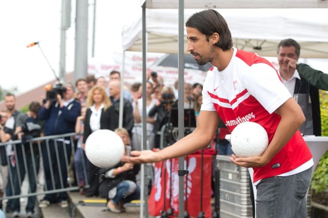 Sami Khedira na stadionie swojego imienia /PAP/EPA/Sebastian Kahnert /PAP/EPA