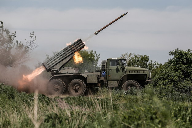 Samobieżna wieloprowadnicowa wyrzutnia rakietowa BM-21 Grad w służbie sił ukraińskich w trakcie działań we wschodniej Ukrainie /OLEG PETRASYUK /PAP/EPA