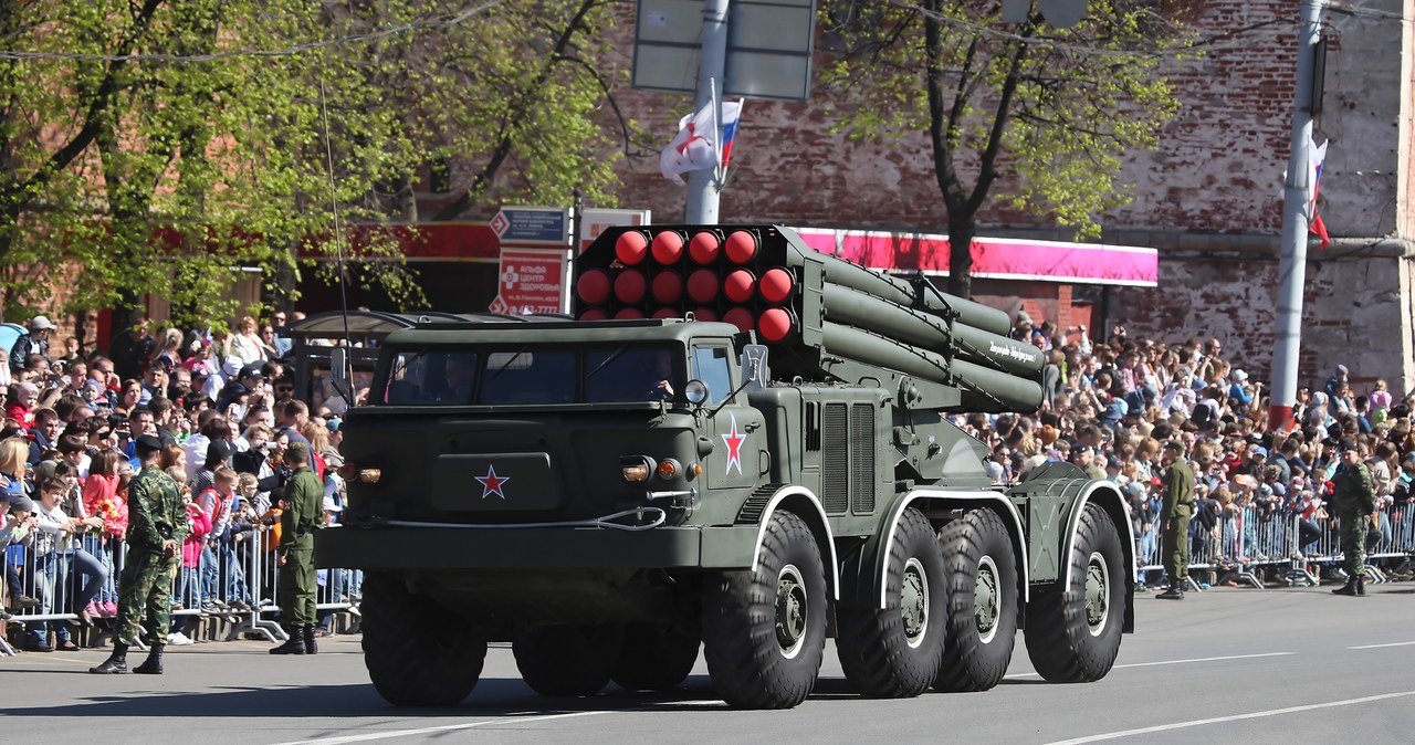 Samobieżna wyrzutnia pocisków rakietowych 220 mm BM-27 Uragan /Vitaly Kuzmin /Wikimedia